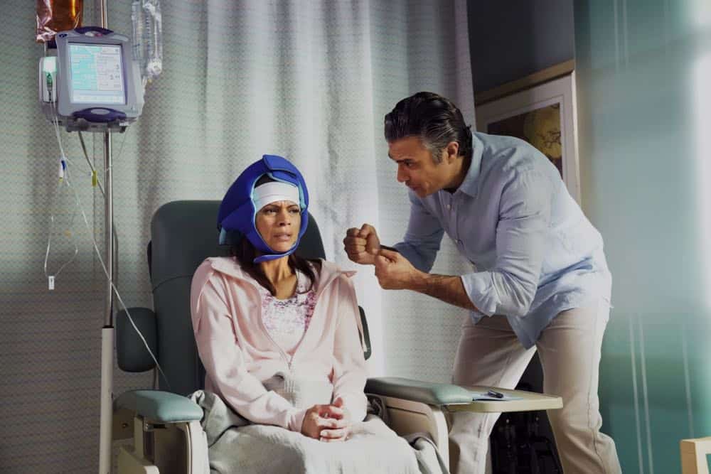 Jane The Virgin -- "Chapter Eighty" -- Image Number: JAV416b_0392.jpg -- Pictured (L-R): Andrea Navedo as Xo and Jaime Camil as Rogelio -- Photo: Tyler Golden/The CW -- é 2018 The CW Network, LLC. All Rights Reserved.Jane The Virgin -- "Chapter Eighty" -- Image Number: JAV416b_0392.jpg -- Pictured (L-R): Andrea Navedo as Xo and Jaime Camil as Rogelio -- Photo: Tyler Golden/The CW -- é 2018 The CW Network, LLC. All Rights Reserved.