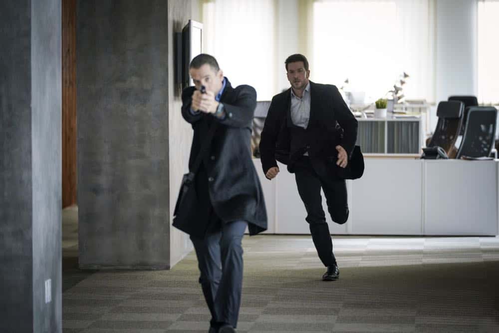 "Alters" -- As Eric and Zara provide risk assessment services at an investment bank, they are taken hostage by a gunman targeting a low-level accountant, and Eric must negotiate for their release, on RANSOM, Saturday, April 14 (8:00-9:00 PM, ET/PT) on the CBS Television Network. Pictured: Luke Roberts (Eric Beaumont) Photo: Dávid Lukács é 2018 Ransom Television Productions Inc.