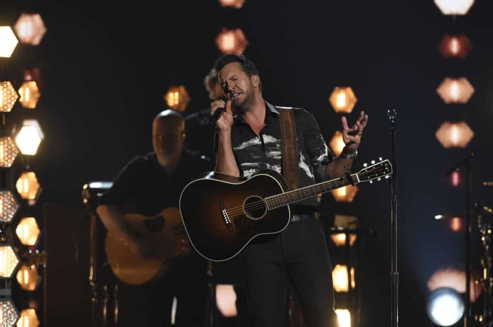 Luke Bryan performs at the 53RD ACADEMY OF COUNTRY MUSIC AWARDS, live from the MGM Grand Garden Arena in Las Vegas Sunday, April 15, 2018 at 8:00 PM ET/PT on CBS. Photo: Michele Crowe/CBS é2018 CBS Broadcasting, Inc. All Rights Reserved