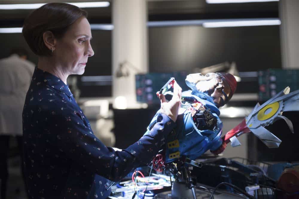 Supergirl -- "Schott Through the Heart" -- Image Number: SPG314a_0114.jpg -- Pictured: Laurie Metcalf as Mary McGowan -- Photo: Diyah Pera/The CW -- é 2018 The CW Network, LLC. All rights reserved.