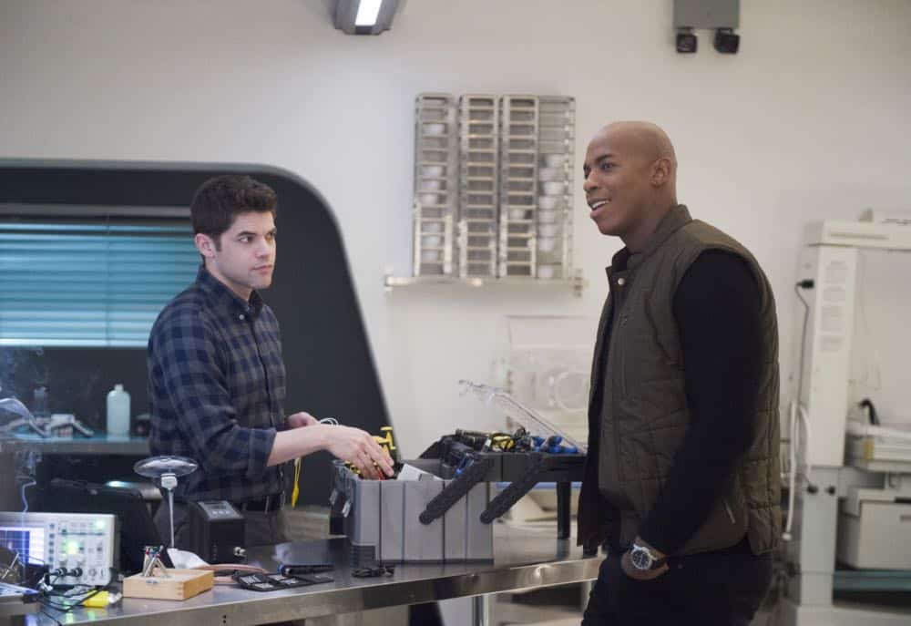 Supergirl -- "Schott Through the Heart" -- Image Number: SPG314a_0103.jpg -- Pictured (L-R): Jeremy Jordan as Winn and Mehcad Brooks as James Olsen/Guardian -- Photo: Diyah Pera/The CW -- é 2018 The CW Network, LLC. All rights reserved.