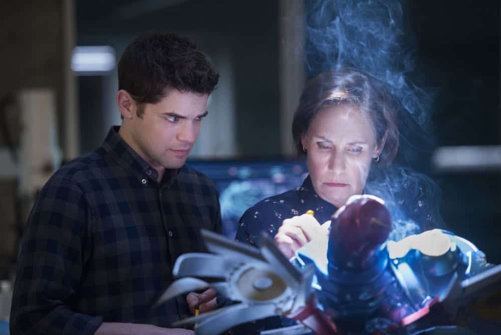 Supergirl -- "Schott Through the Heart" -- Image Number: SPG314a_0073.jpg -- Pictured (L-R): Jeremy Jordan as Winn and Laurie Metcalf as Mary McGowan -- Photo: Diyah Pera/The CW -- é 2018 The CW Network, LLC. All rights reserved.