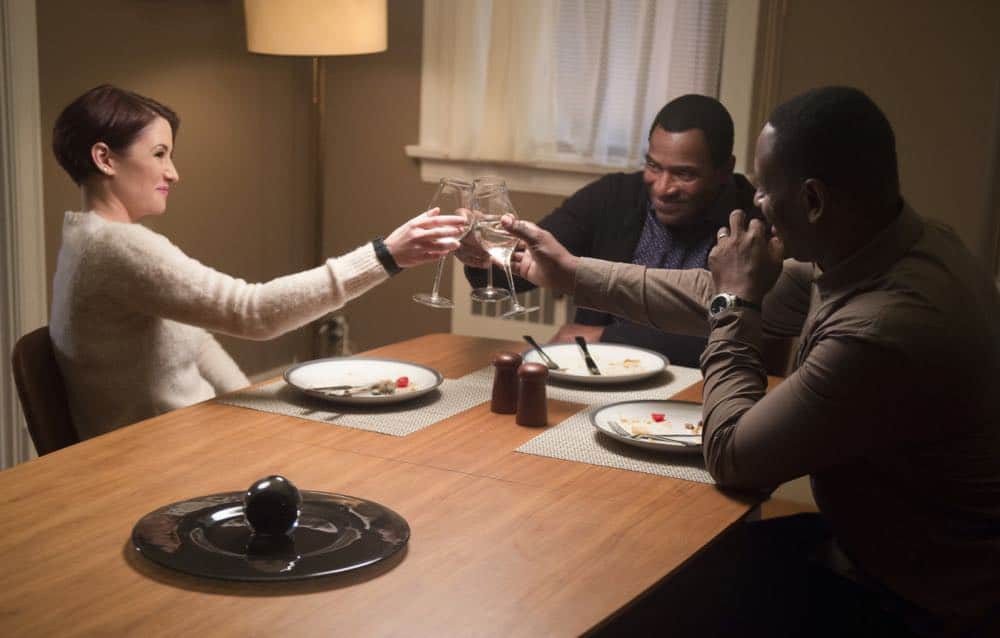 Supergirl -- "Schott Through the Heart" -- Image Number: SPG314c_0056.jpg -- Pictured (L-R): Chyler Leigh as Alex, Carl Lumbly as MÃÂyrnn JÃÂonzz and David Harewood as Hank/J'onn -- Photo: Diyah Pera/The CW -- é 2018 The CW Network, LLC. All rights reserved.