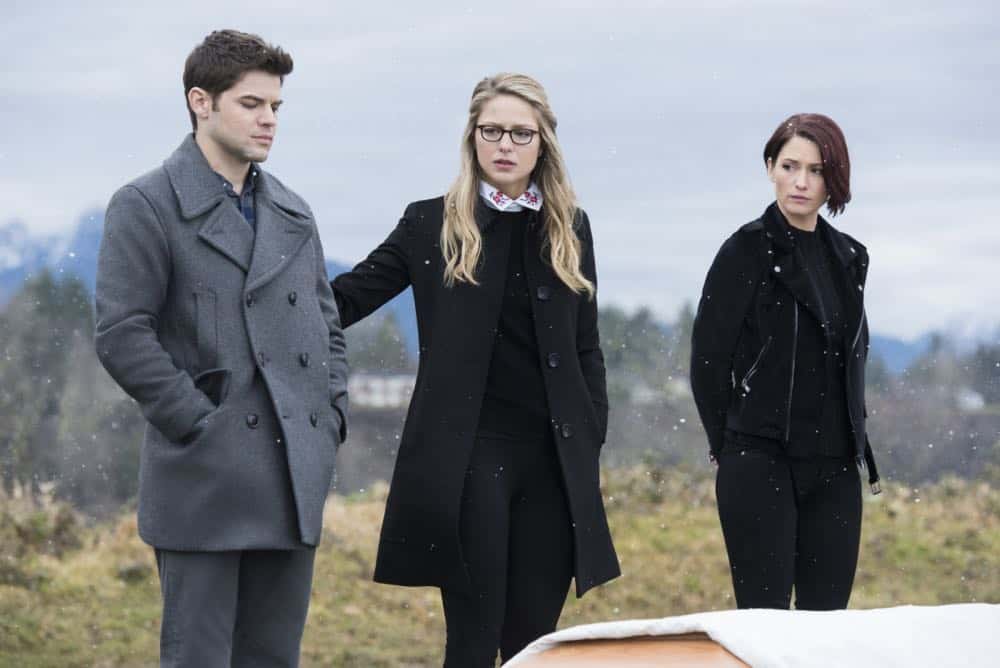 Supergirl -- "Schott Through the Heart" -- Image Number: SPG314b_0080.jpg -- Pictured (L-R): Jeremy Jordan as Winn, Melissa Benoist as Kara/Supergirl and Chyler Leigh as Alex -- Photo: Dean Buscher/The CW -- é 2018 The CW Network, LLC. All rights reserved.