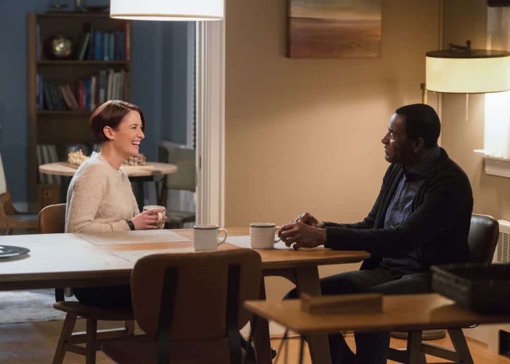 Supergirl -- "Schott Through the Heart" -- Image Number: SPG314c_0225.jpg -- Pictured (L-R): Chyler Leigh as Alex and Carl Lumbly as MÃÂyrnn JÃÂonzz -- Photo: Diyah Pera/The CW -- é 2018 The CW Network, LLC. All rights reserved.