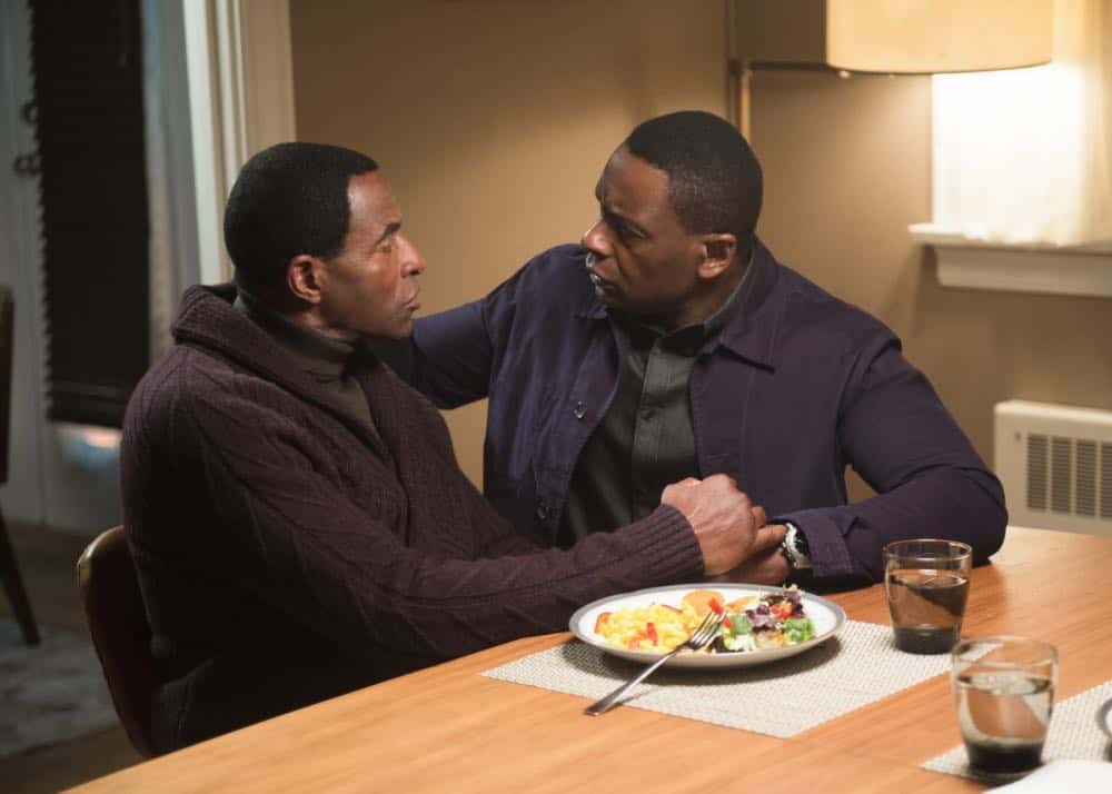 Supergirl -- "Schott Through the Heart" -- Image Number: SPG314c_0285.jpg -- Pictured (L-R): Carl Lumbly as MÃÂyrnn JÃÂonzz and David Harewood as Hank/J'onn -- Photo: Diyah Pera/The CW -- é 2018 The CW Network, LLC. All rights reserved.