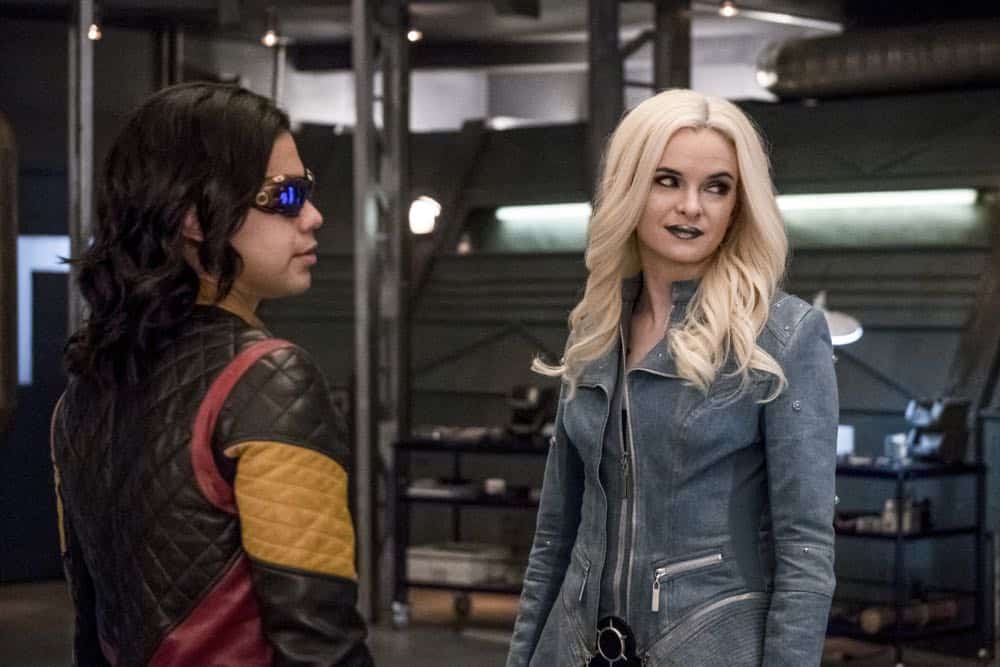 The Flash -- "Lose Yourself" -- Image Number: FLA418a_0276b.jpg -- Pictured (L-R): Carlos Valdes as Cisco Ramon/Vibe and Danielle Panabaker as Caitlin Snow/Killer Frost -- Photo: Katie Yu/The CW -- é 2018 The CW Network, LLC. All rights reserved