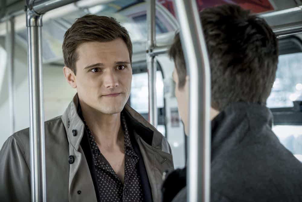 The Flash -- "Lose Yourself" -- Image Number: FLA418a_0073b.jpg -- Pictured (L-R): Hartley Sawyer as Dibney and Grant Gustin as Barry Allen -- Photo: Katie Yu/The CW -- é 2018 The CW Network, LLC. All rights reserved
