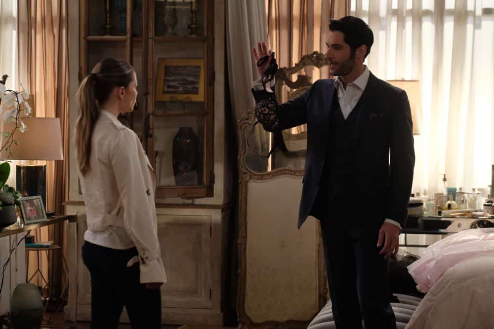 LUCIFER: L-R: Lauren German and Tom Ellis in the “Anything Pierce Can Do I Can Do Better” episode of LUCIFER airing Monday, April 23 (8:00-9:00 PM ET/PT) on FOX. CR: FOX