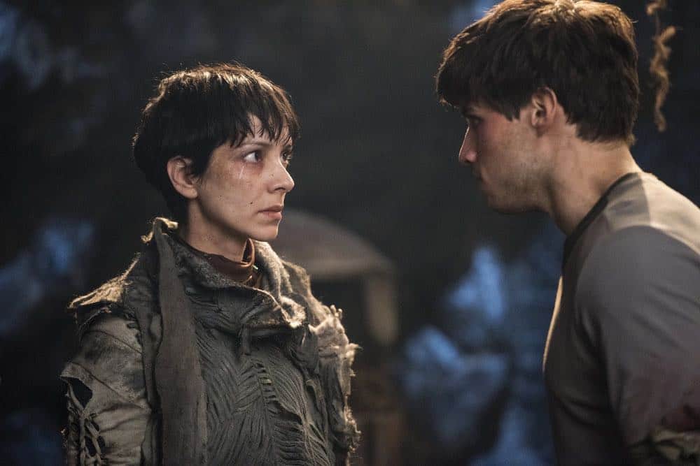 KRYPTON -- "House of Zod" Episode 105 -- Pictured: (l-r) Sonita Henry as Raika, Cameron Cuffe as Seg-El -- (Photo by: Steffan Hill/Syfy)