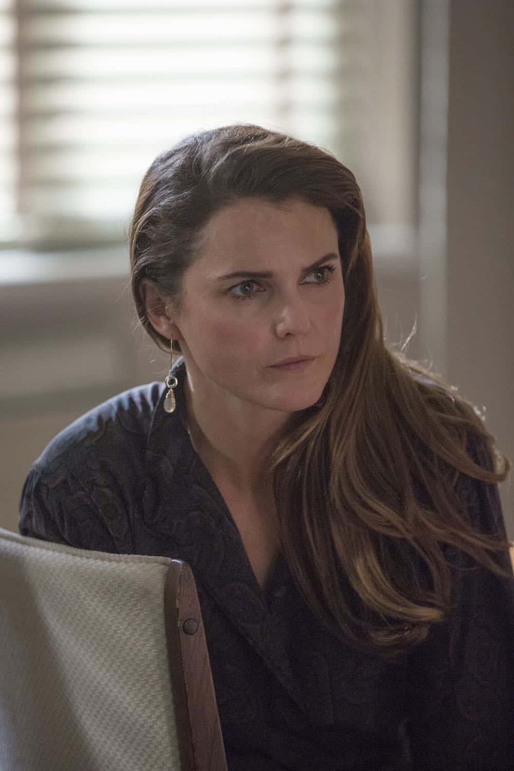 THE AMERICANS -- "The Great Patriotic War" -- Season 6, Episode 5 (Airs Wednesday, April 25, 10:00 pm/ep) -- Pictured: Keri Russell as Elizabeth Jennings. CR: Eric Liebowitz/FX
