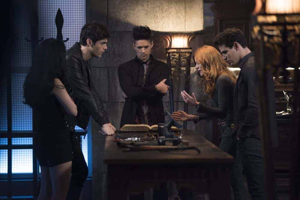 SHADOWHUNTERS - "Salt In The Wound" - With the Owl’s identity revealed, Alec, Isabelle, and Clary head to Alicante to try and find a way to stop him. Luke and Simon team up to track Lilith’s latest possible victim. Maia reflects on her past. This episode of "Shadowhunters" airs Tuesday, May 1 (8:00 - 9:00 p.m. EDT) on Freeform. (Freeform/John Medland) MATTHEW DADDARIO, HARRY SHUM JR., KATHERINE MCNAMARA, ALBERTO ROSENDE