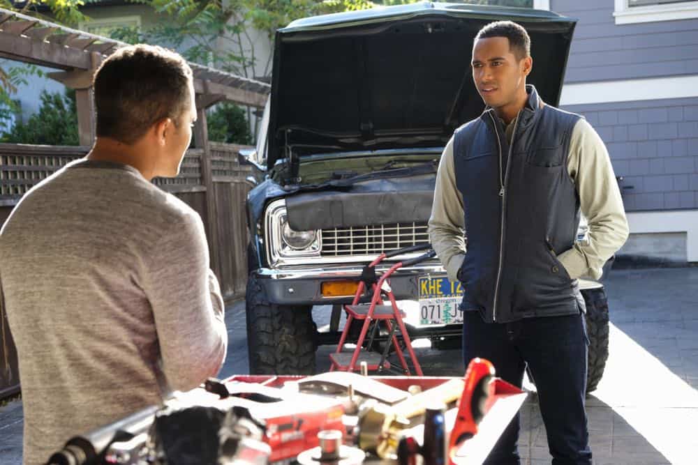 Life Sentence -- "Who Framed Stella Abbott" -- Image Number: LFS106b_0026b.jpg -- Pictured (L-R): Carlos PenaVega as Diego and Elliot Knight as Wes -- Photo: Bettina Strauss/The CW -- é 2018 The CW Network, LLC. All Rights Reserved.