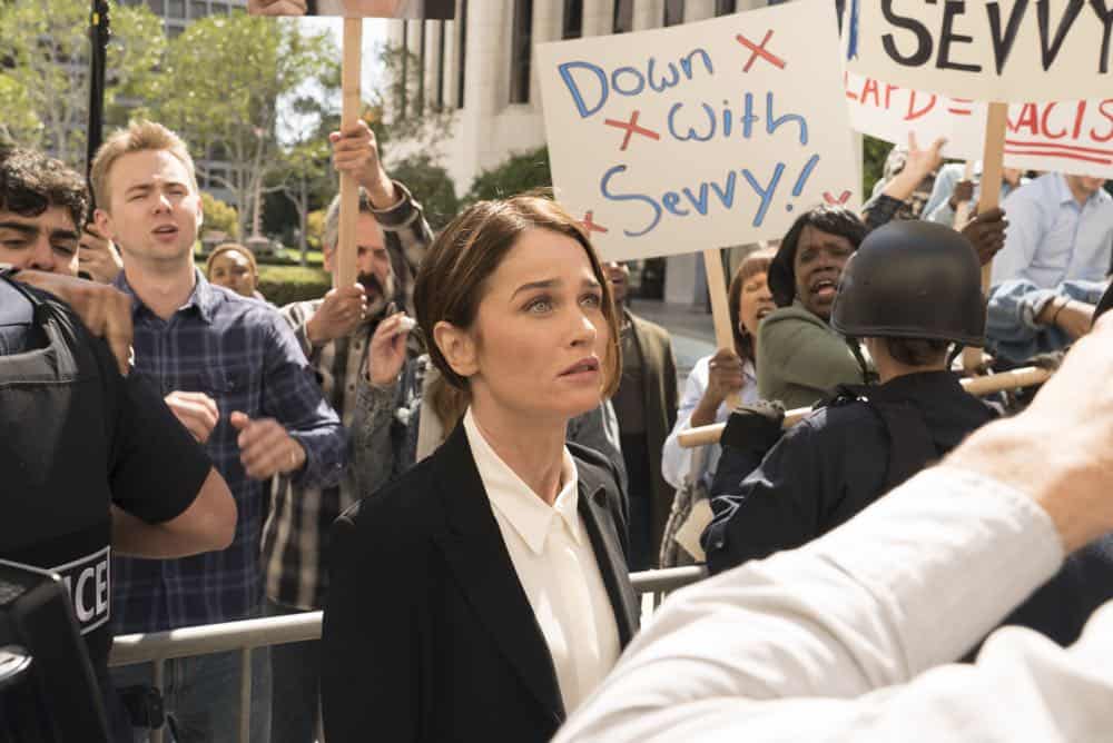 THE FIX - "Pilot" - Attorney and author Marcia Clark co-writes and executive produces a new legal drama about Maya Travis, an L.A. district attorney who suffers a devastating defeat when prosecuting an A-list actor for double murder. With her high-profile career derailed, she flees for a quieter life in Washington. Eight years later when this same celebrity is under suspicion for another murder, Maya Travis is lured back to the DA's office for another chance at justice. This legal thriller is executive produced/co-written by Clark, Liz Craft and Sarah Fain, and is from Mandeville TV and ABC Studios.(ABC/Eric McCandless) ROBIN TUNNEY