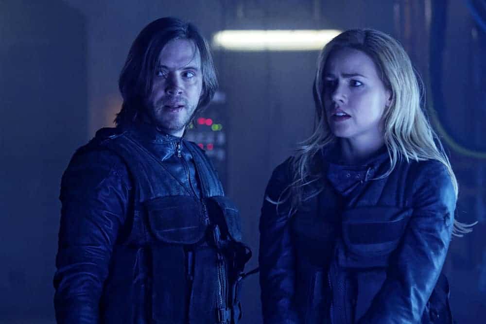 12 MONKEYS -- "The End" Episode 401 -- Pictured: (l-r) Aaron Stanford as James Cole, Amanda Schull as Cassandra Railly -- (Photo by: Ben Mark Holzberg/SYFY)