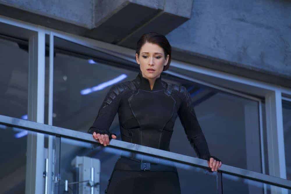 SUPERGIRL Season 3 Episode 22 Photos Make It Reign