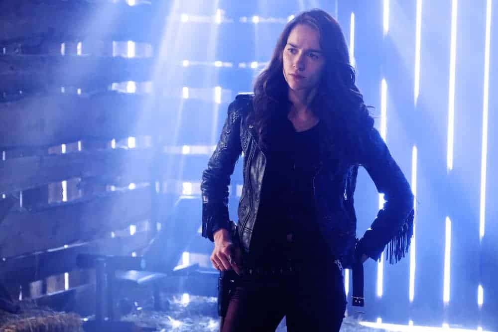 WYNONNA EARP -- "Jolene" Episode 305 -- Pictured: Melanie Scrofano as Wynonna Earp -- (Photo by: Michelle Faye/Wynonna Earp Productions, Inc./Syfy)