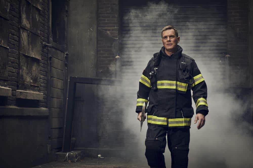 9-1-1: Peter Krause. CR: Mathieu Young/ FOX. © 2018 FOX Broadcasting.
