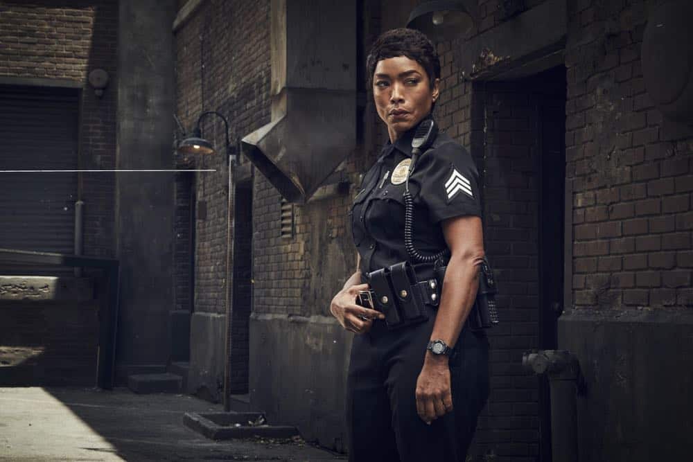 9-1-1: Angela Bassett. CR: Mathieu Young/ FOX. © 2018 FOX Broadcasting.
