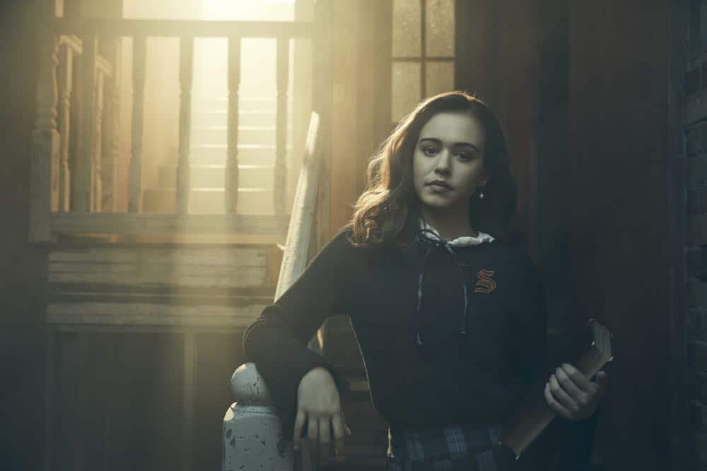 Legacies -- Image Number: LGC1_JOSIE_0047.jpg -- Pictured: Kaylee Bryant as Josie -- Photo: Miller Mobley/The CW -- é 2018 The CW Network, LLC. All Rights Reserved.
