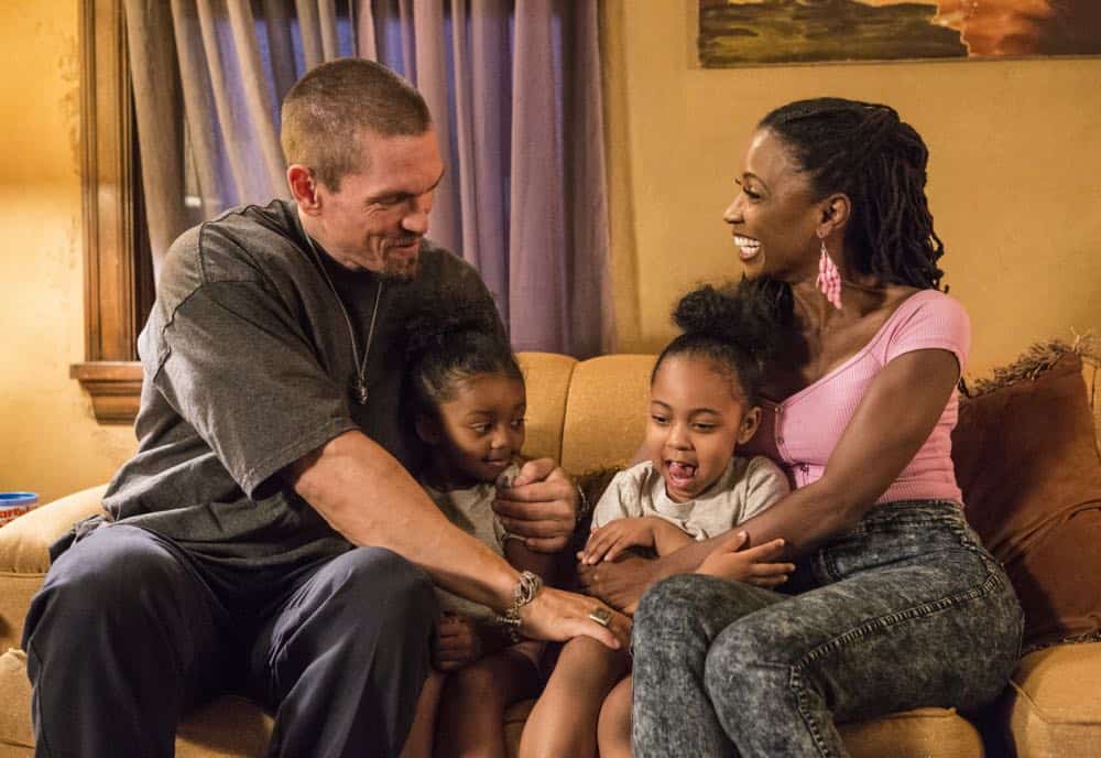 Steve Howey as Kev and Shanola Hampton as V in SHAMELESS (Season 9, Episode 02, "Mo White for President"). - Photo: Paul Sarkis/SHOWTIME - Photo ID: SHAMELESS_902_1061