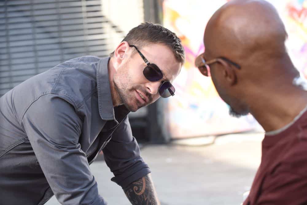 LETHAL WEAPON: L-R: Seann William Scott and Damon Wayans in the "In The Same Boat" season premiere episode of LETHAL WEAPON airing Tuesday, September 25 (9:00-10:00 PM ET/PT) on FOX. ©2018 Fox Broadcasting Co. CR: Ray Mickshaw/FOX