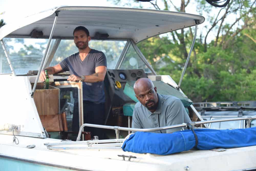 LETHAL WEAPON: L-R: Seann William Scott and Damon Wayans in the "In The Same Boat" season premiere episode of LETHAL WEAPON airing Tuesday, September 25 (9:00-10:00 PM ET/PT) on FOX. ©2018 Fox Broadcasting Co. CR: Ray Mickshaw/FOX