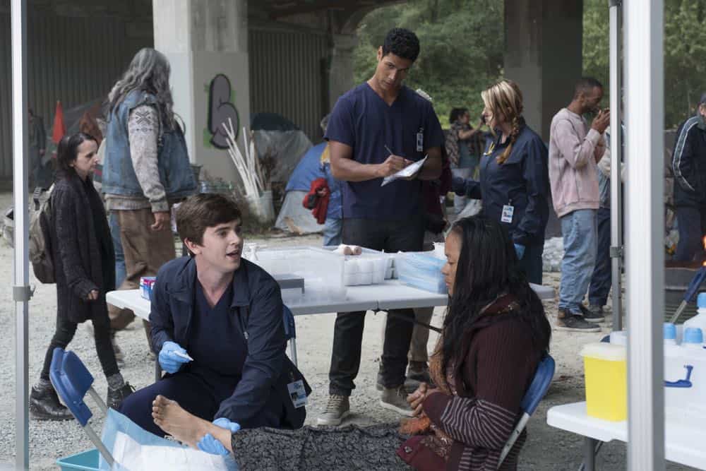 THE GOOD DOCTOR - "Hello" - Shaun’s (Freddie Highmore) proposed treatment for a homeless patient puts him and Jared (Chuku Modu) in Andrews’ (Hill Harper) crosshairs. Meanwhile, Claire (Antonia Thomas) tries to overcome Melendez’s (Nicholas Gonzalez) reluctance to do a risky heart operation while Glassman (Richard Schiff) must overcome his personal feelings about his oncologist, Dr. Marina Blaize (guest star Lisa Edelstein), and face a difficult decision about his health, on the season premiere of "The Good Doctor," MONDAY, SEPT. 24 (10:00-11:00 p.m. EDT), on The ABC Television Network. (ABC/Jeff Weddell) FREDDIE HIGHMORE, CHUKU MODU