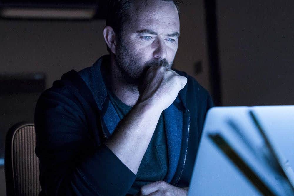 BLINDSPOT -- "Hella Duplicitous" Episode 401 -- Pictured: Sullivan Stapleton as Kurt Weller -- (Photo by: Virginia Sherwood/NBC/Warner Bros.)