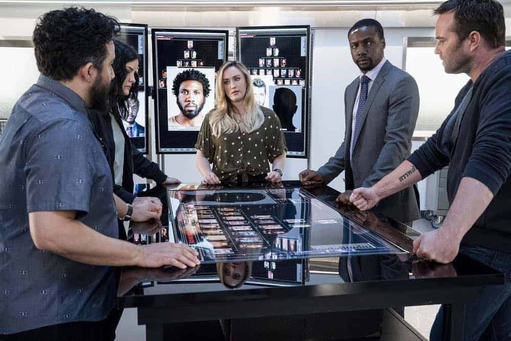 BLINDSPOT -- "Hella Duplicitous" Episode 401 -- Pictured: (l-r) Ennis Esmer as Rich Dotcom, Jaimie Alexander as Jane Doe, Ashley Johnson as Patterson, Rob Brown as Edgar Reade, Sullivan Stapleton as Kurt Weller -- (Photo by: Virginia Sherwood/NBC/Warner Bros.)
