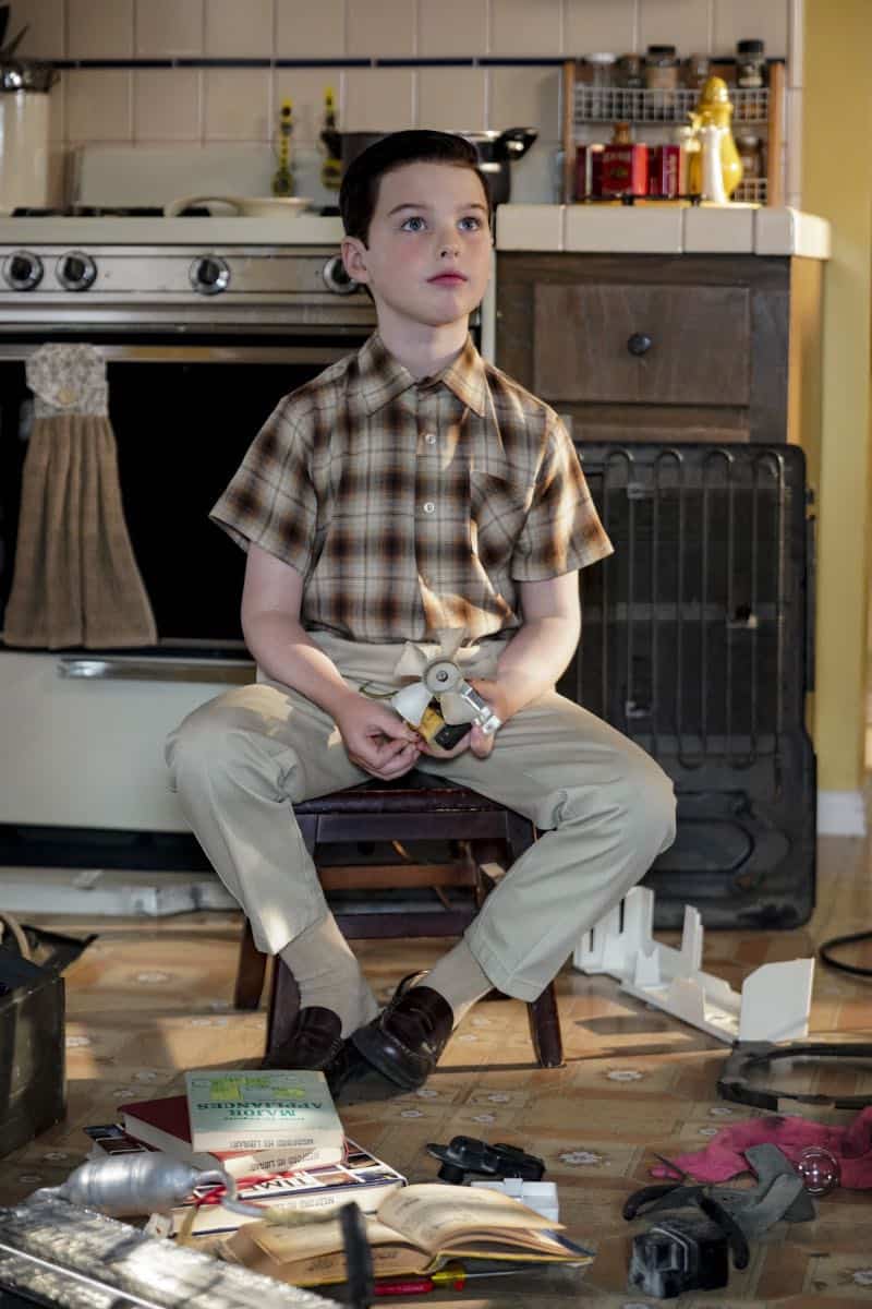 "A High-Pitched Buzz and Training Wheels" - Pictured: Sheldon (Iain Armitage). After Sheldon dismantles the refrigerator to stop an annoying hum, he gets a paper route to pay for the repairs, on the second season premiere of YOUNG SHELDON, on a special night, Monday, Sept. 24 (8:31-9:01 PM, ET/PT) on the CBS Television Network. Photo: Sonja Flemming/CBS é2018 CBS Broadcasting, Inc. All Rights Reserved