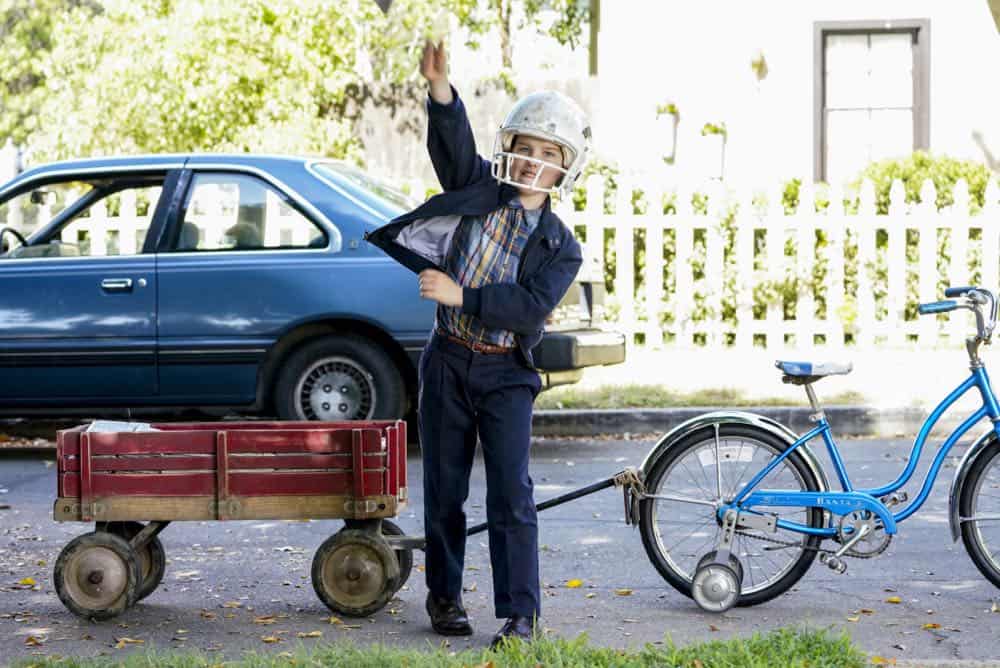 "A High-Pitched Buzz and Training Wheels" - Pictured: Sheldon (Iain Armitage). After Sheldon dismantles the refrigerator to stop an annoying hum, he gets a paper route to pay for the repairs, on the second season premiere of YOUNG SHELDON, on a special night, Monday, Sept. 24 (8:31-9:01 PM, ET/PT) on the CBS Television Network. Photo: Bill Inoshita/CBS é2018 CBS Broadcasting, Inc. All Rights Reserved.