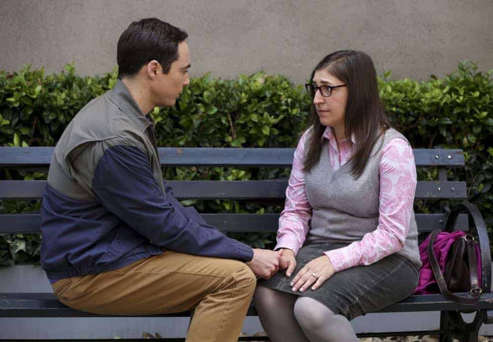 "The Conjugal Configuration" - Pictured: Sheldon Cooper (Jim Parsons) and Amy Farrah Fowler (Mayim Bialik). Sheldon and Amy's honeymoon runs aground in New York, while Penny and Leonard discover they are uncomfortably similar to Amy's parents, Mr. and Mrs. Fowler (Teller and Kathy Bates). Also, Koothrappali insults physicist Neil deGrasse Tyson and starts a Twitter war, on the 12th season premiere of THE BIG BANG THEORY, on a special night, Monday, Sept. 24 (8:00-8:30 PM, ET/PT) on the CBS Television Network. Photo: Michael Yarish/Warner Bros. Entertainment Inc. é 2018 WBEI. All rights reserved.