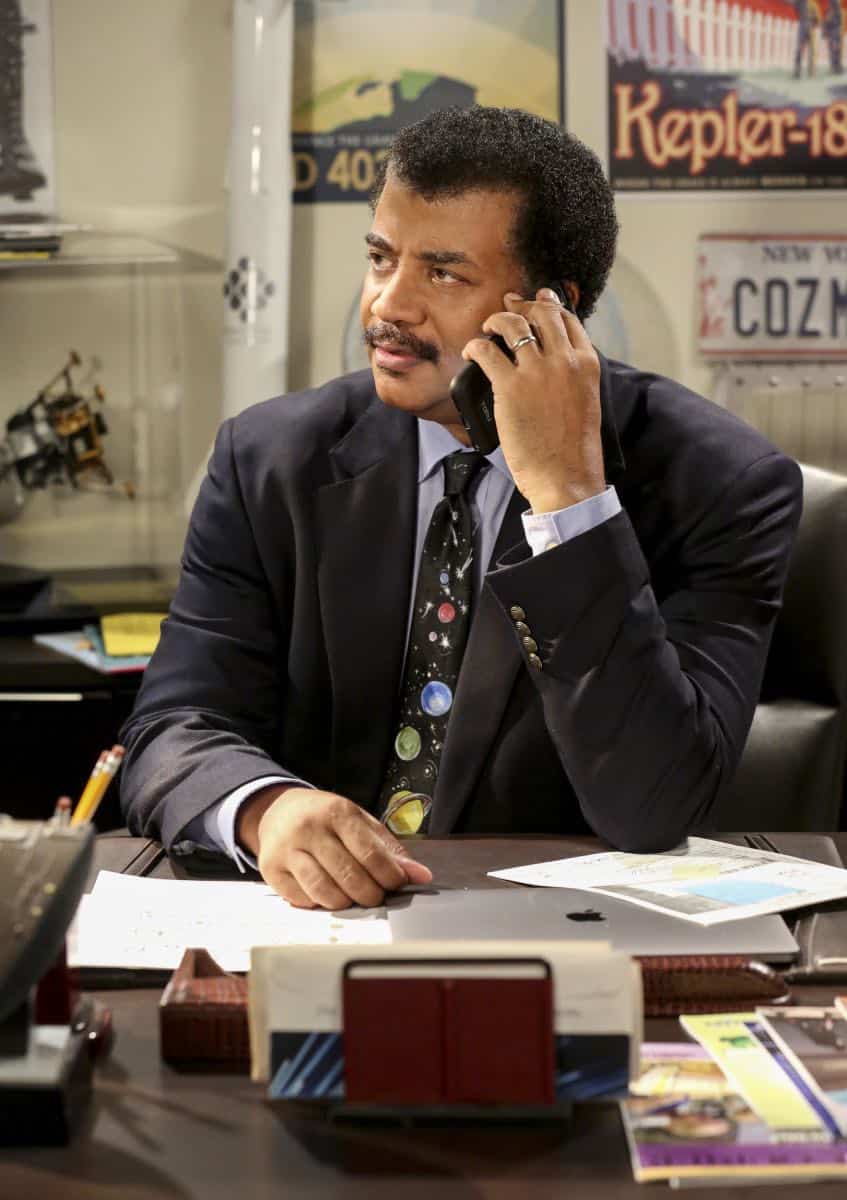 "The Conjugal Configuration" - Pictured: Neil deGrasse Tyson (Himself). Sheldon and Amy's honeymoon runs aground in New York, while Penny and Leonard discover they are uncomfortably similar to Amy's parents, Mr. and Mrs. Fowler (Teller and Kathy Bates). Also, Koothrappali insults physicist Neil deGrasse Tyson and starts a Twitter war, on the 12th season premiere of THE BIG BANG THEORY, on a special night, Monday, Sept. 24 (8:00-8:30 PM, ET/PT) on the CBS Television Network. Photo: Michael Yarish/Warner Bros. Entertainment Inc. é 2018 WBEI. All rights reserved.