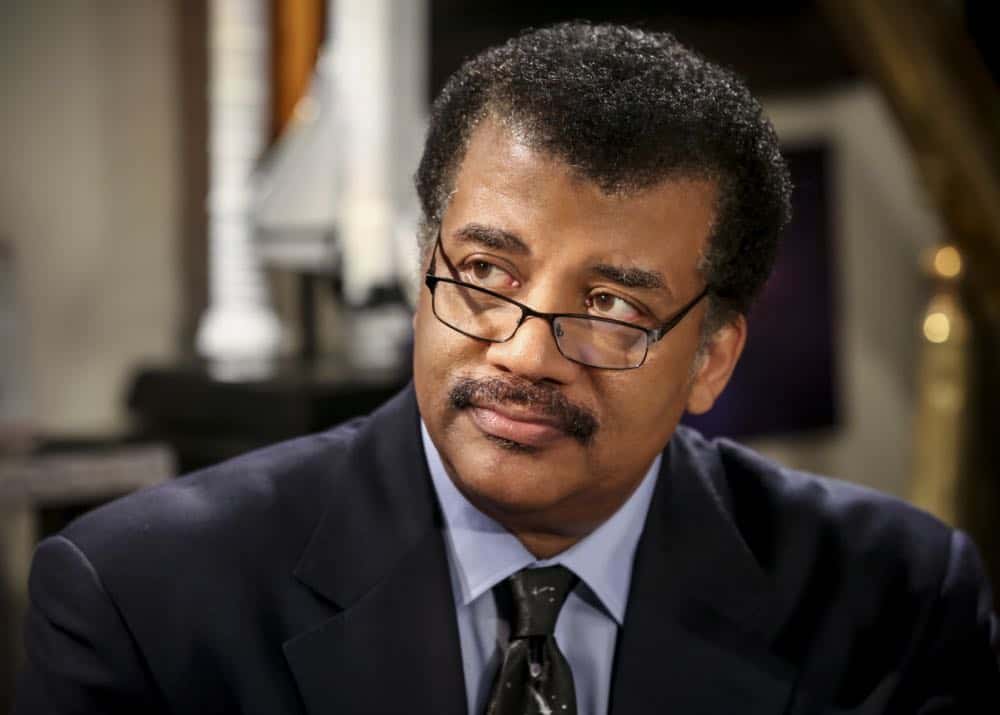 "The Conjugal Configuration" - Pictured: Neil deGrasse Tyson (Himself). Sheldon and Amy's honeymoon runs aground in New York, while Penny and Leonard discover they are uncomfortably similar to Amy's parents, Mr. and Mrs. Fowler (Teller and Kathy Bates). Also, Koothrappali insults physicist Neil deGrasse Tyson and starts a Twitter war, on the 12th season premiere of THE BIG BANG THEORY, on a special night, Monday, Sept. 24 (8:00-8:30 PM, ET/PT) on the CBS Television Network. Photo: Michael Yarish/Warner Bros. Entertainment Inc. é 2018 WBEI. All rights reserved.