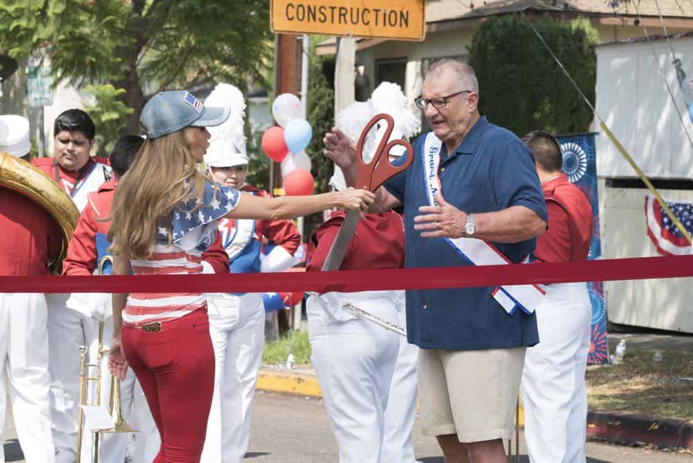 MODERN FAMILY - "I Love a Parade" - The Pritchett-Dunphy-Tucker clan are going to be setting off more than a few fireworks when they get together at the annual Fourth of July parade where Jay will be acting as the grand marshal. Meanwhile, Haley’s goodbye with Arvin before his trip to Switzerland doesn’t go as well as she pictured it and is distracted by the return of an old flame during the 10th season premiere, on "Modern Family," WEDNESDAY, SEPT. 26 (9:00-9:31 p.m. EDT), on The ABC Television Network. (ABC/Kelsey McNeal) SOFIA VERGARA, ED O'NEILL