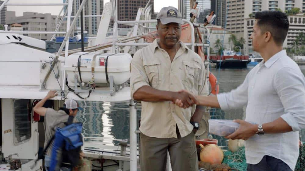 "From the Head Down" - Magnum helps a struggling fisherman and fellow Veteran when his 300 pound tuna worth $350K is stolen, but they discover that the thief needs Magnum's help as well, on MAGNUM P.I., Monday, Oct. 1 (9:00-10:00 PM, ET/PT) on the CBS Television Network. Pictured L-R: Carl Weathers as Dan Sawyer and Jay Hernandez as Thomas Magnum Photo: CBS é2018 CBS Broadcasting, Inc. All Rights Reserved
