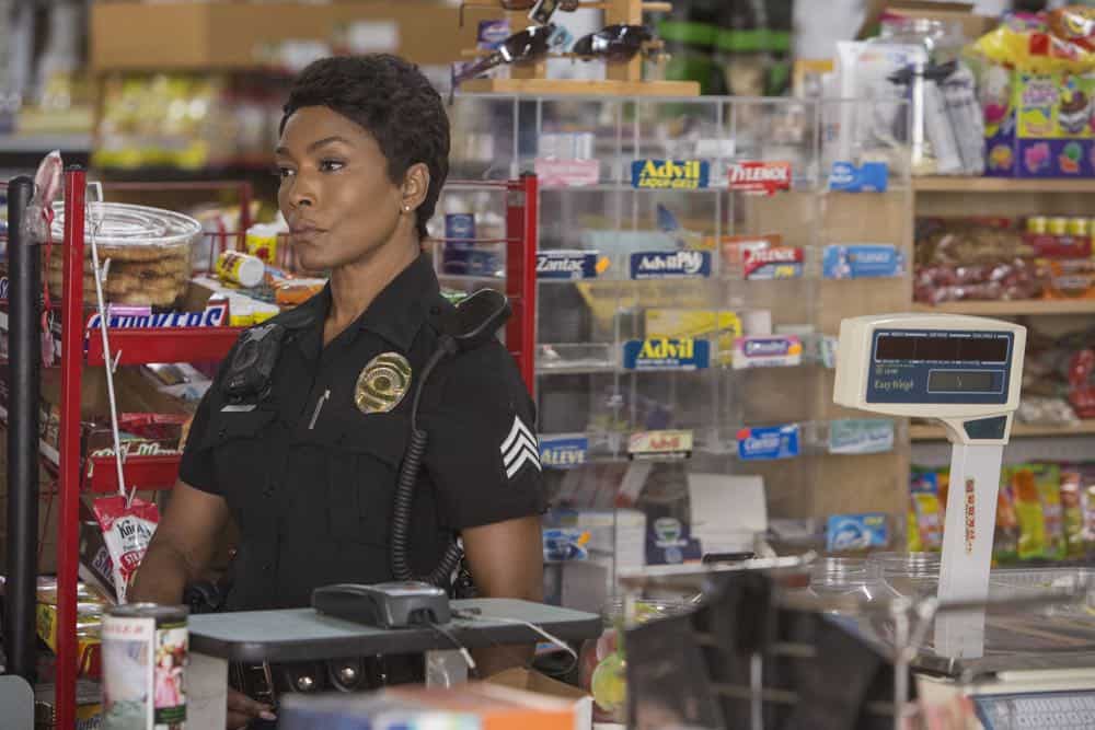 9-1-1: Angela Bassett in the all-new “Help Is Not Coming” episode of 9-1-1 airing Monday, Oct. 1 (9:00-10:00 PM ET/PT) on FOX. © 2018 FOX Broadcasting. CR: Jack Zeman/FOX. 9-1-1: Angela Bassett in the all-new “Help Is Not Coming” episode of 9-1-1 airing Monday, Oct. 1 (9:00-10:00 PM ET/PT) on FOX. © 2018 FOX Broadcasting. CR: Jack Zeman/FOX.