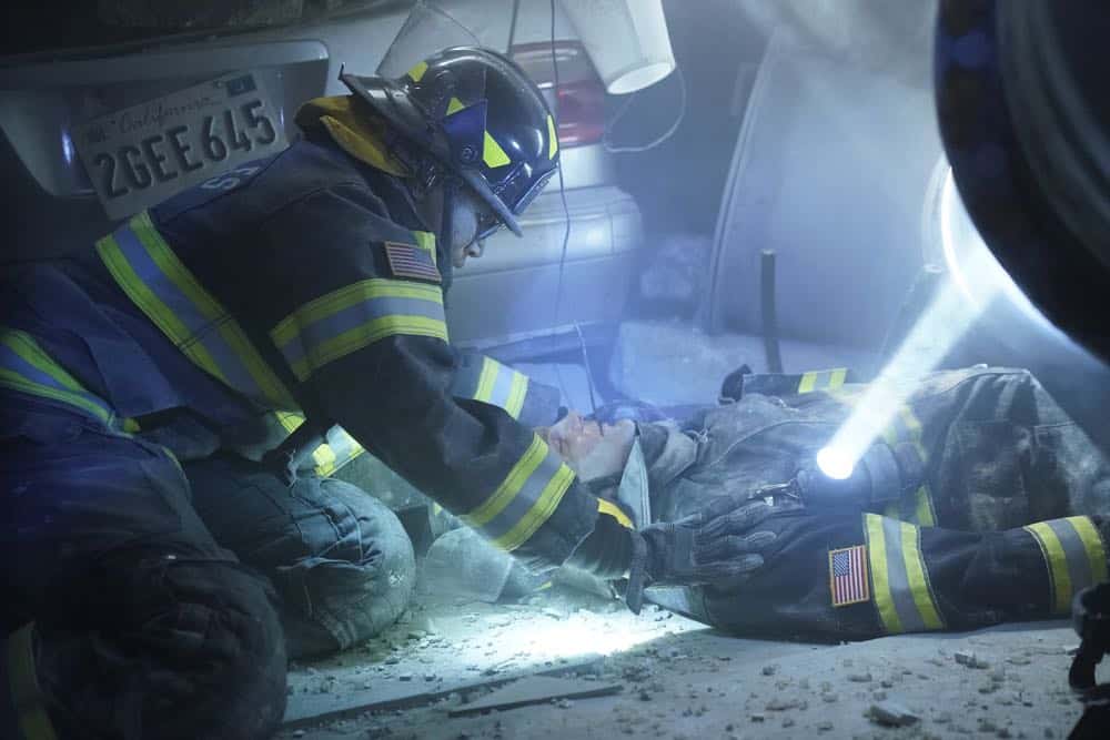 9-1-1: L-R: Aisha Hinds and guest star TJ Linnard in the all-new “Help Is Not Coming” episode of 9-1-1 airing Monday, Oct. 1 (9:00-10:00 PM ET/PT) on FOX. © 2018 FOX Broadcasting. CR: Jack Zeman/FOX.