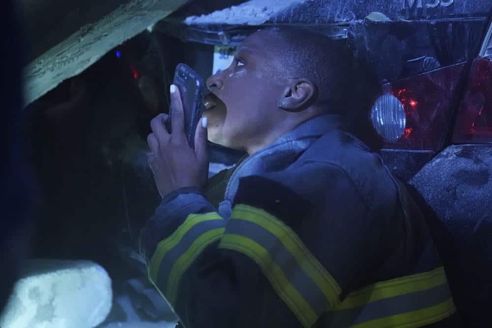 9-1-1: Aisha Hinds in the all-new “Help Is Not Coming” episode of 9-1-1 airing Monday, Oct. 1 (9:00-10:00 PM ET/PT) on FOX. © 2018 FOX Broadcasting. CR: Jack Zeman/FOX.