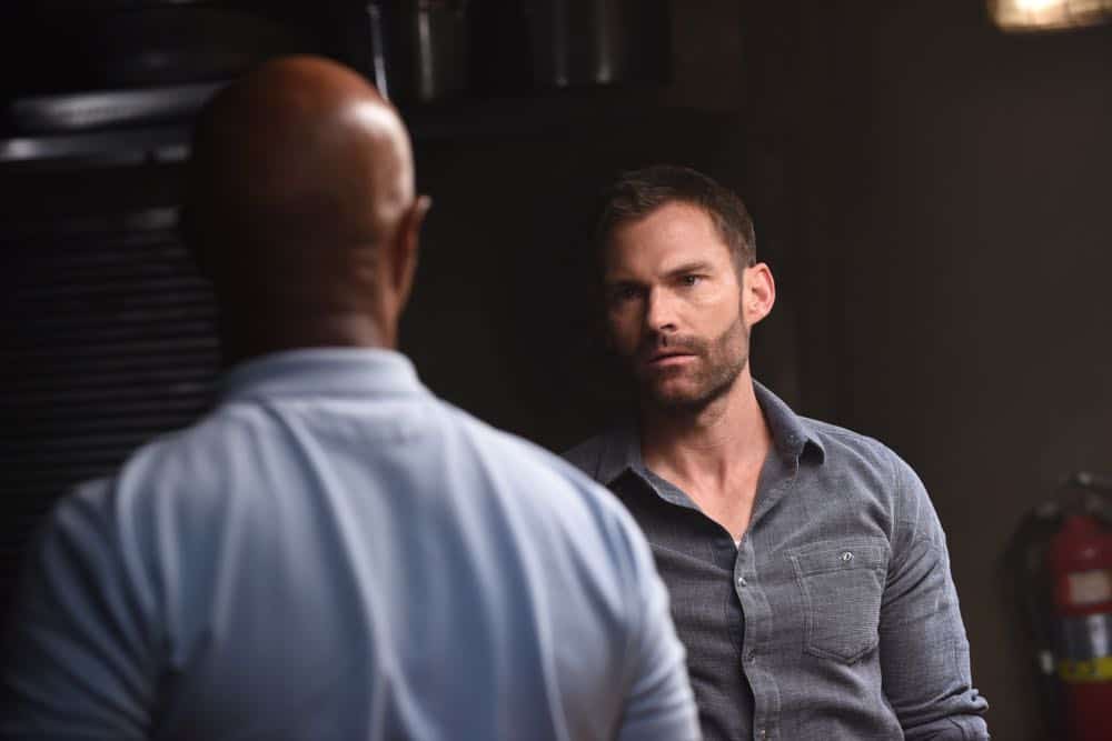 LETHAL WEAPON: L-R: Damon Wayans and Seann William Scott in the Need To Know” episode of LETHAL WEAPON airing Tuesday, Oct. 2 (9:00-10:00 PM ET/PT) on FOX. ©2018 Fox Broadcasting Co. CR: FOX