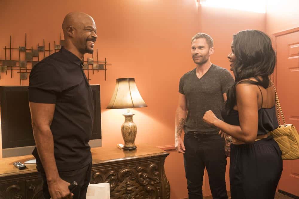 LETHAL WEAPON: L-R: Damon Wayans, Seann William Scott and Keesha Sharp in the Need To Know” episode of LETHAL WEAPON airing Tuesday, Oct. 2 (9:00-10:00 PM ET/PT) on FOX. ©2018 Fox Broadcasting Co. CR: FOX