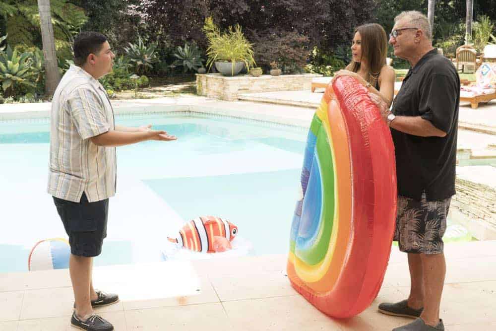 MODERN FAMILY - "Kiss and Tell" - Haley needs a little help deciding whether or not to tell Arvin about her kiss with Dylan and goes to Mitch and Cam for their advice. Meanwhile, Gloria suspects Manny's Canadian girlfriend is made up and wants to find out the real truth, on "Modern Family," WEDNESDAY, OCT. 3 (9:00-9:31 p.m. EDT), on The ABC Television Network. (ABC/Ron Tom) RICO RODRIGUEZ, SOFIA VERGARA, ED O'NEILL