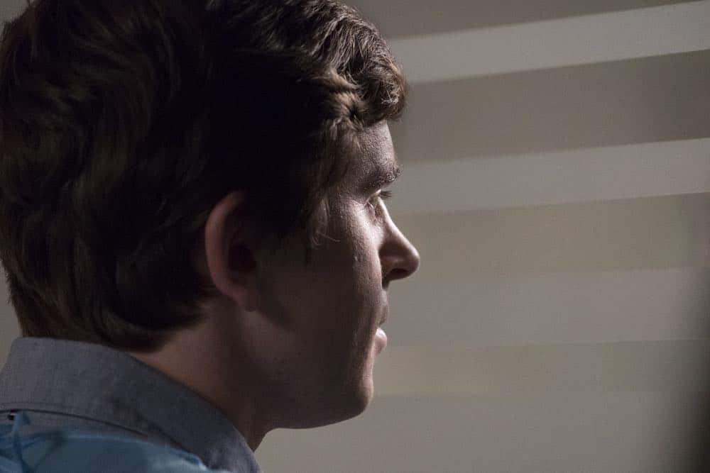 THE GOOD DOCTOR - "36 Hours" - Dr. Melendez, Dr. Brown and Dr. Park have given a young married couple two choices about their future: save the wife's life or their future ability to start a family. Meanwhile, when Dr. Lim has to take care of some personal business, she leaves oversight of the emergency room to Dr. Murphy and Dr. Reznick; and Dr. Glassman's post-op recovery leaves him struggling to get the rest he needs for recovery and also confronting his relationship with his daughter, on "The Good Doctor," MONDAY, OCT. 8 (10:00-11:00 p.m. EDT), on The ABC Television Network. (ABC/Bettina Strauss) FREDDIE HIGHMORE
