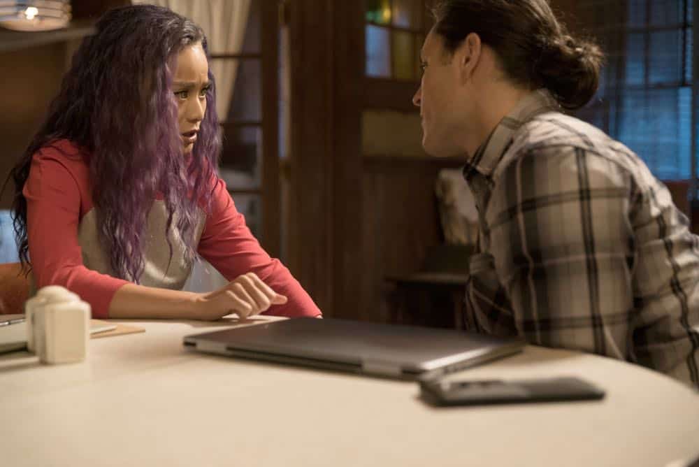 THE GIFTED: L-R: Jamie Chung and Blair Redford in the "coMplications" episode of THE GIFTED airing Tuesday, Oct. 9 (8:00-9:00 PM ET/PT) on FOX. ©2018 Fox Broadcasting Co. Cr: Annette Brown/FOX.