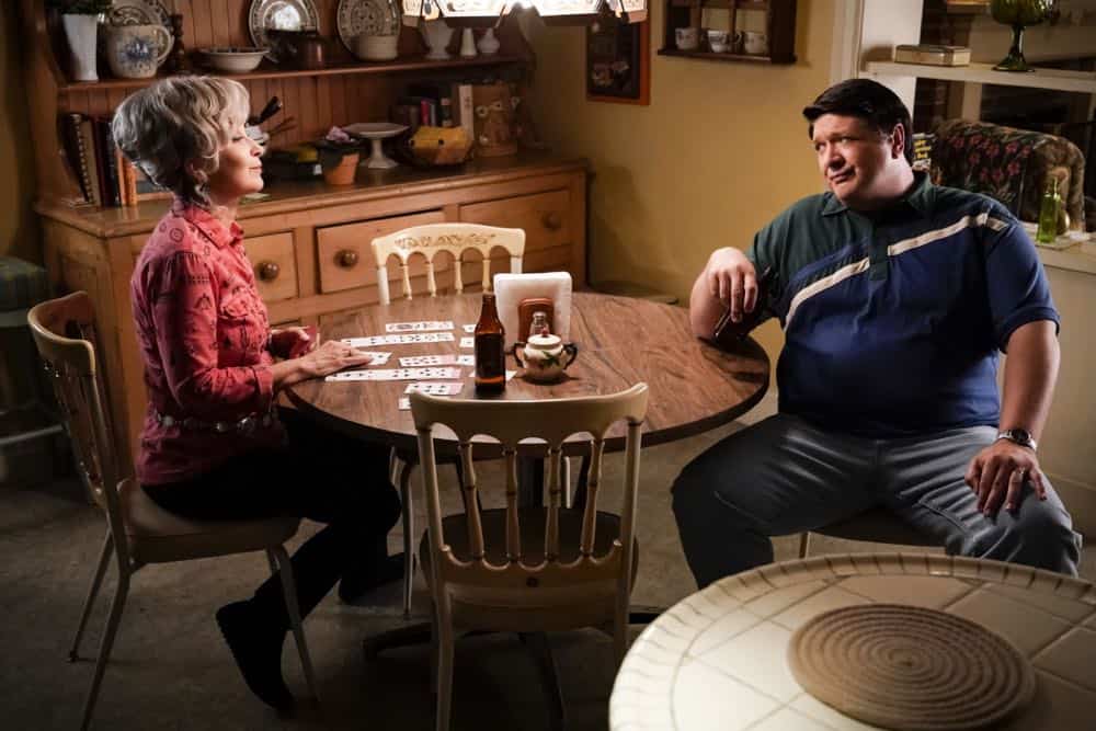 "A Financial Secret and Fish Sauce" - Pictured: Meemaw (Annie Potts) and George Sr. (Lance Barber). When George Sr. asks Sheldon to keep a secret from Mary, the stress of not being honest drives Sheldon to hideout at Tam's for his first sleepover, on YOUNG SHELDON, Thursday, Oct. 11 (8:31-9:01 PM, ET/PT) on the CBS Television Network. Photo: Robert Voets/Warner Bros. Entertainment Inc. é 2018 WBEI. All rights reserved.