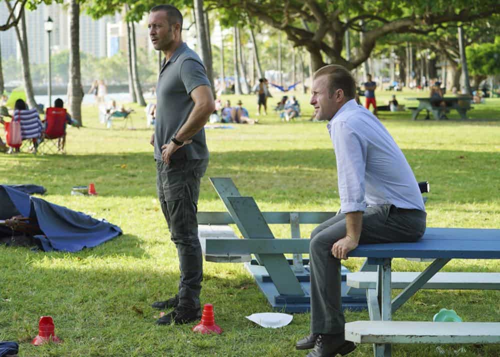 "Mimiki ke kai, ahuwale ka papa leho" -- Crime spikes when a heat wave hits Oahu, causing McGarrett and Danny to hunt down a bank thief, and Tani and Junior's car is stolen while they're on duty. Also, Grover plays the golf game of a lifetime, and Kamekona incites a riot by price-gouging on his shave ice, on HAWAII FIVE-0, Friday, Oct. 12 (9:00-10:00 PM, ET/PT) on the CBS Television Network.Pictured L to R: Alex O'Loughlin as Steve McGarrett, and Scott caan as Danny "Danno" Williams. Photo: Karen Neal/CBS é2018 CBS Broadcasting, Inc. All Rights Reserved ("Mimiki ke kai, ahuwale ka papa leho" is Hawaiian for "When the Sea Draws Out the Tidal Wave, the Rocks Where the Cowries Hide Are Exposed")