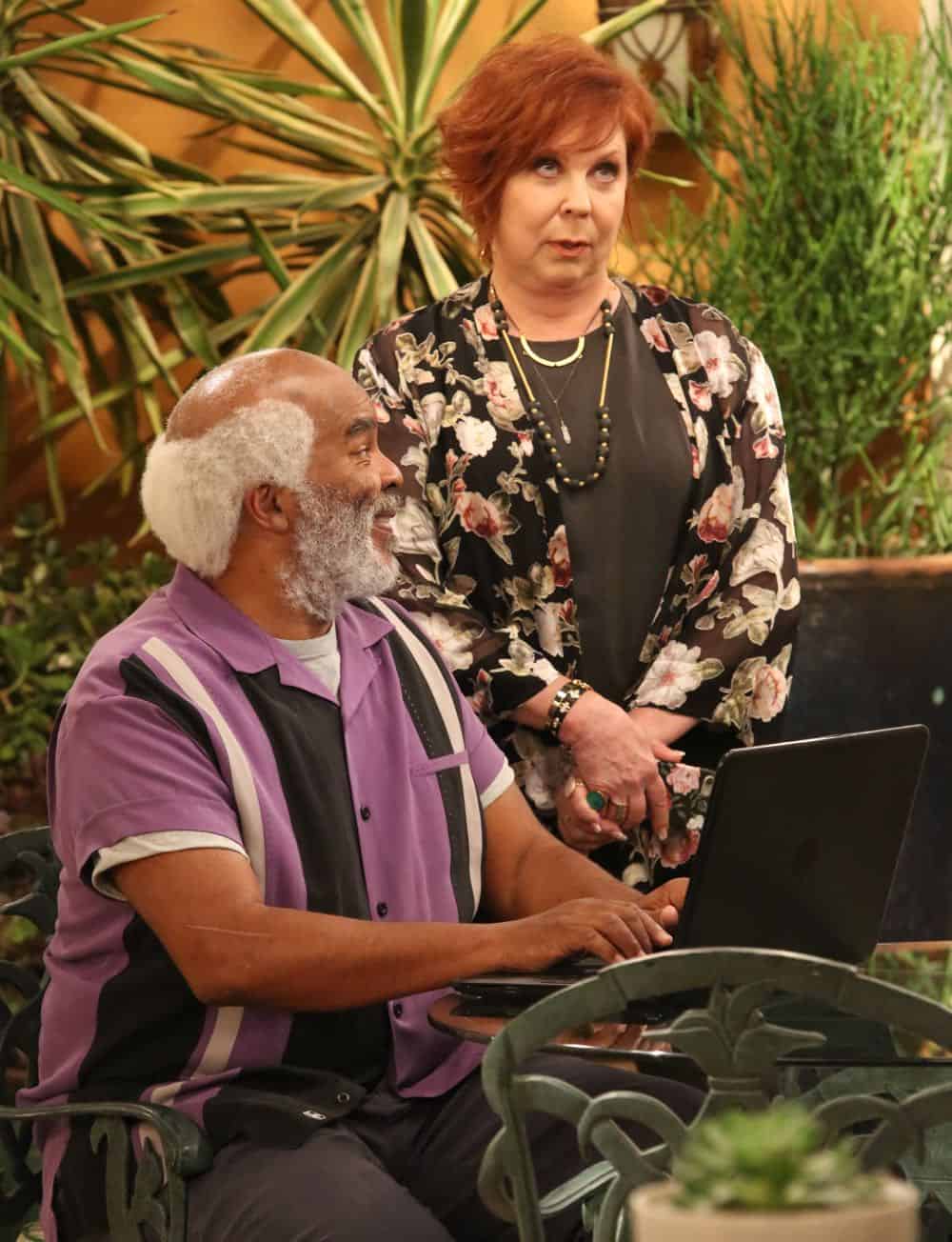 THE COOL KIDS: L-R: David Alan Grier and Vicki Lawrence in the "A Date With Destiny" episode of THE COOL KIDS airing Friday, Oct. 12 (8:30-9:00 PM ET/PT) on FOX. ©2018 Fox Broadcasting Co. Cr: Patrick McElhenney/FOX