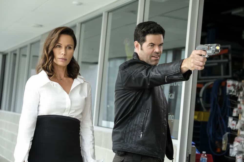 Supergirl -- "American Alien" -- Image Number: SPG401b_0024b.jpg -- Pictured (L-R): Rhona Mitra as Mercy Graves and Robert Baker as Otis Graves -- Photo: Bettina Strauss/The CW -- é 2018 The CW Network, LLC. All Rights Reserved. Supergirl -- "American Alien" -- Image Number: SPG401b_0024b.jpg -- Pictured (L-R): Rhona Mitra as Mercy Graves and Robert Baker as Otis Graves -- Photo: Bettina Strauss/The CW -- é 2018 The CW Network, LLC. All Rights Reserved.