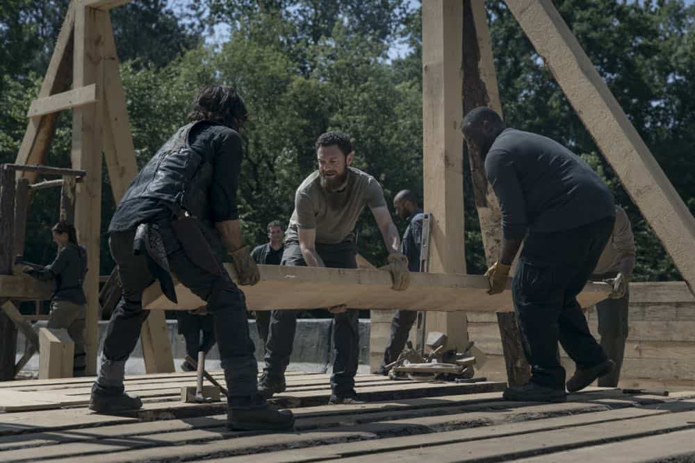 Norman Reedus as Daryl Dixon, Ross Marquand as Aaron - The Walking Dead _ Season 9, Episode 2 - Photo Credit: Jackson Lee Davis/AMC Norman Reedus as Daryl Dixon, Ross Marquand as Aaron - The Walking Dead _ Season 9, Episode 2 - Photo Credit: Jackson Lee Davis/AMC